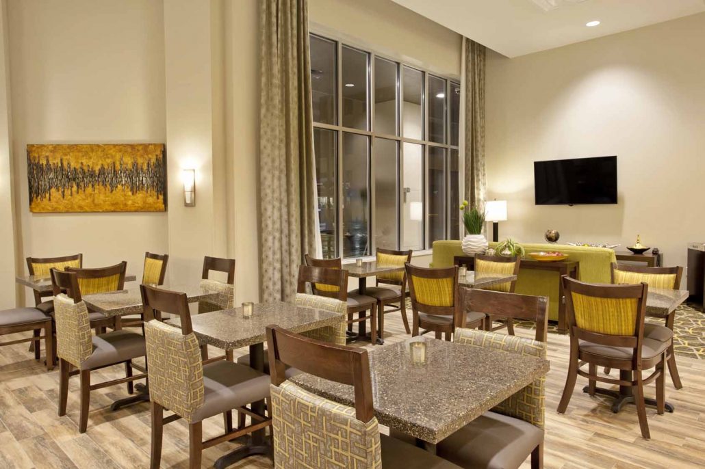 Hampton Inn & Suites dining area