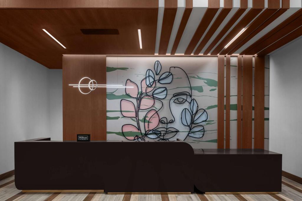 Hotel front desk for best first impressions Hotel front desk for best first impressions